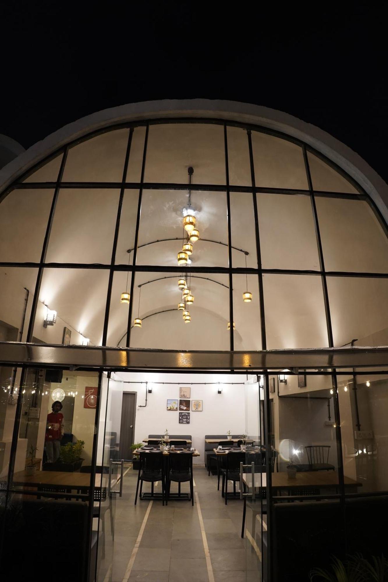 Hotel Royal Accord Surat Eksteriør billede