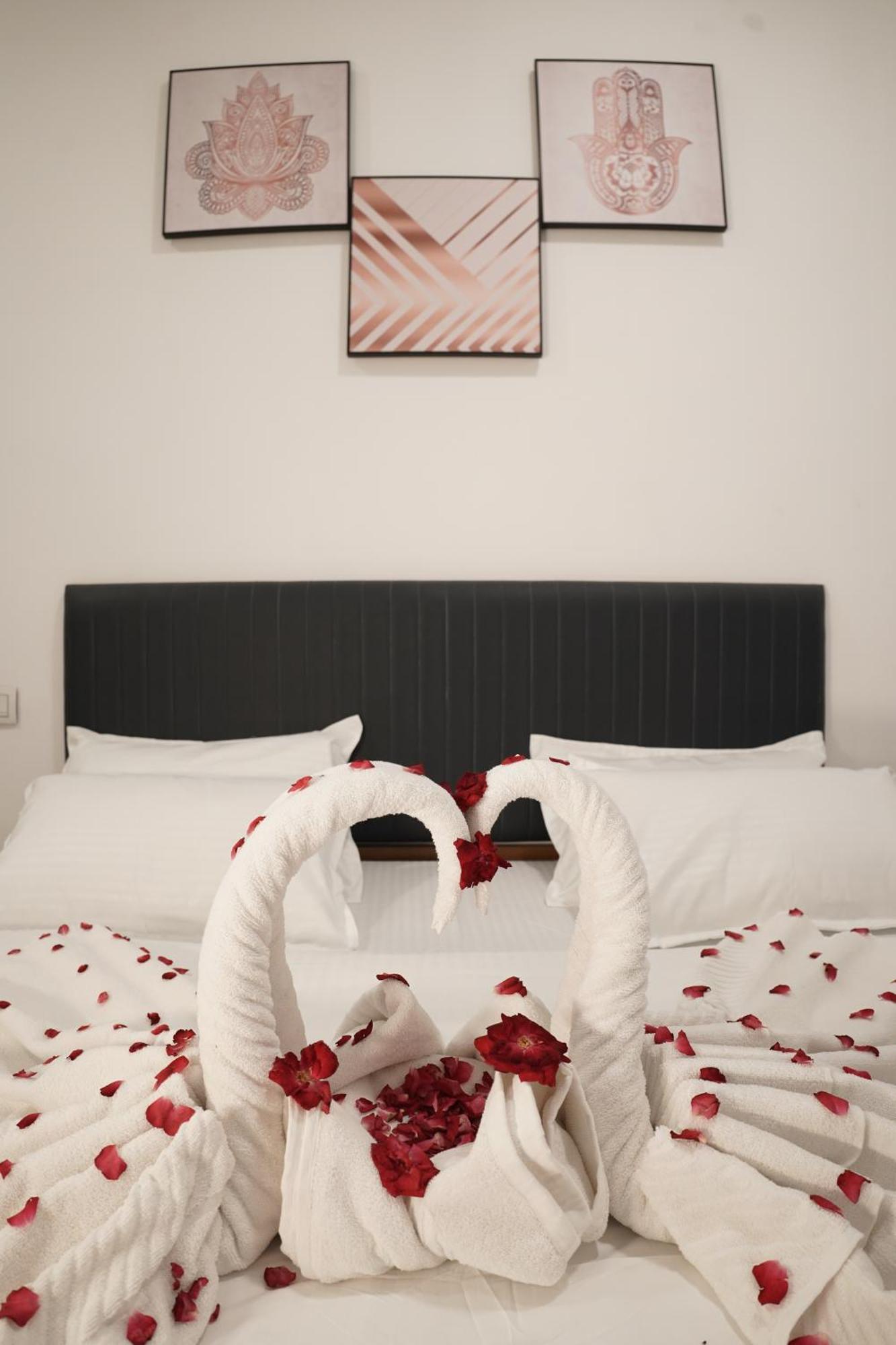 Hotel Royal Accord Surat Eksteriør billede