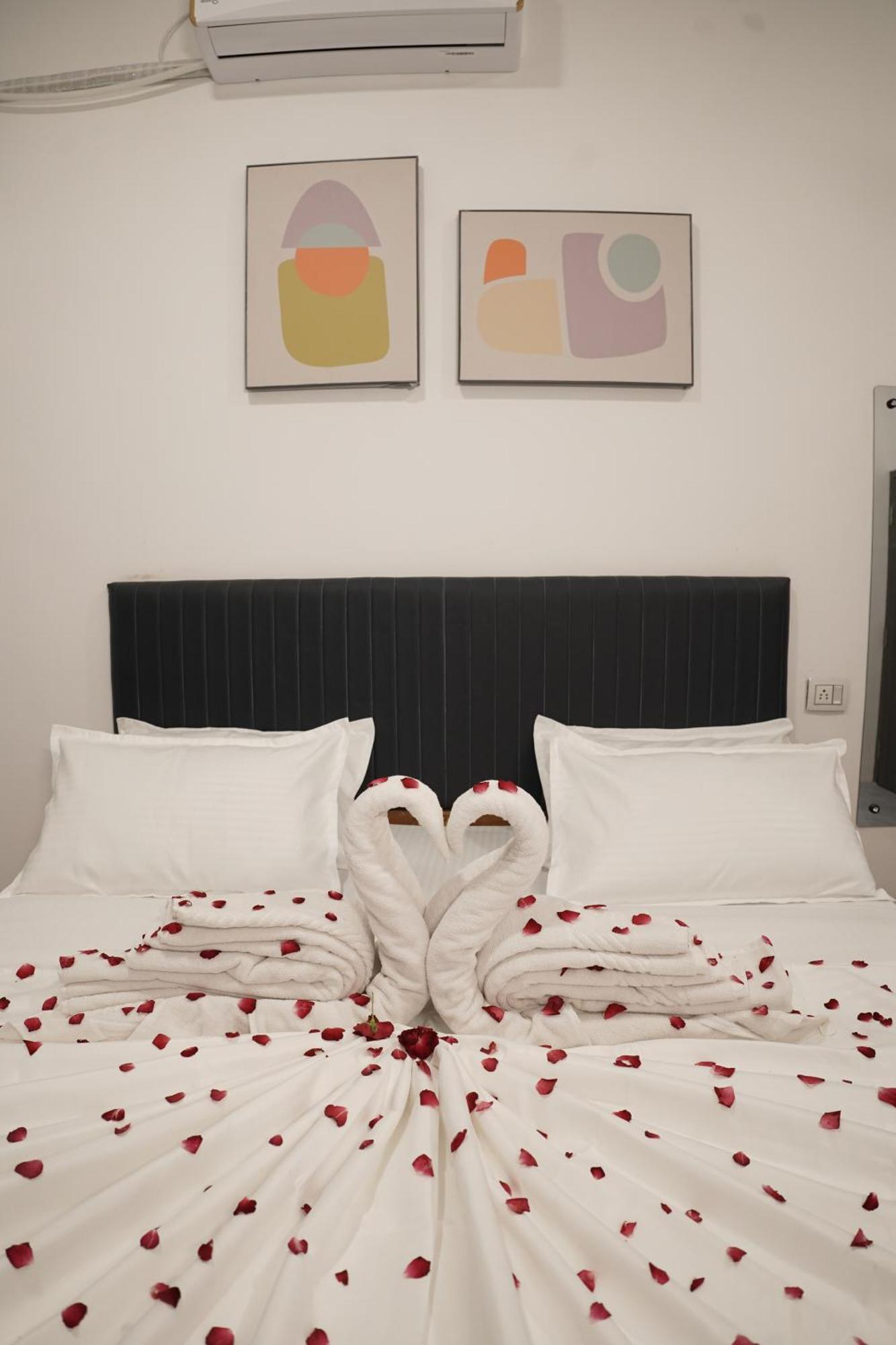 Hotel Royal Accord Surat Eksteriør billede