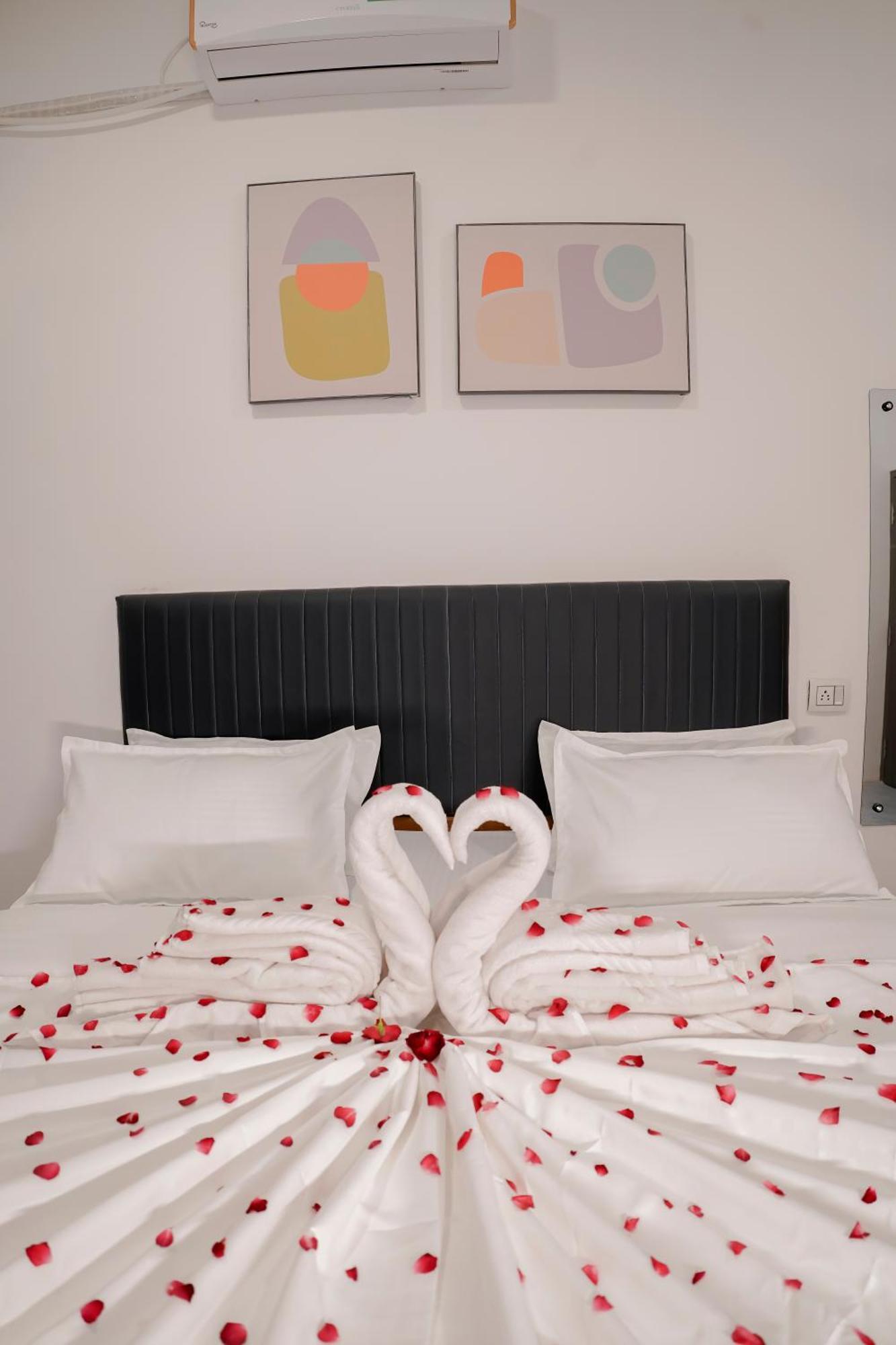 Hotel Royal Accord Surat Eksteriør billede